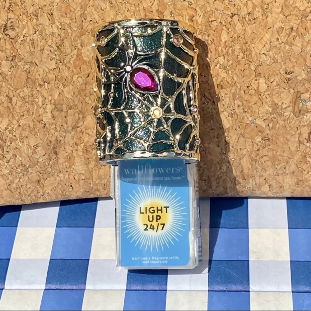 Bath and Body Works Spiderweb Wallflower Plug